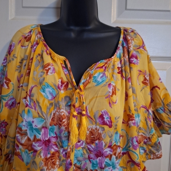 Chelsea &Theodore large bright floral flowy blouse - Picture 2 of 6